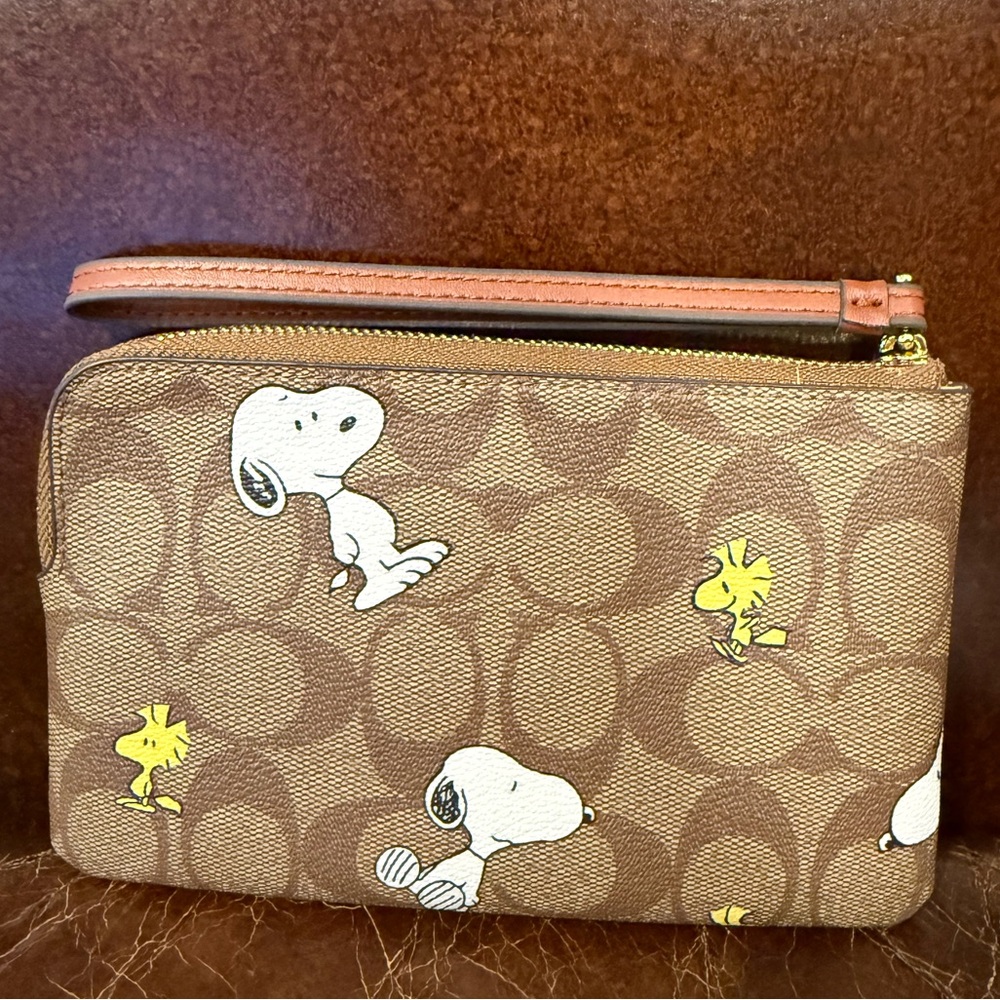 Coach x Peanuts Snoopy and Woodstock Brown Wristlet - Picture 2 of 9